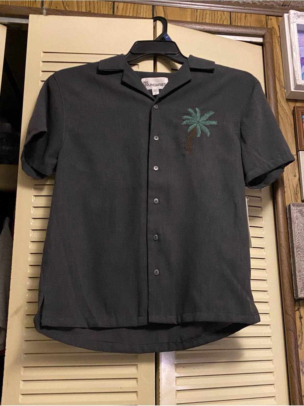 No Boundaries Black Short-Sleeve Button-Up Shirt with Palm Tree Embroidery